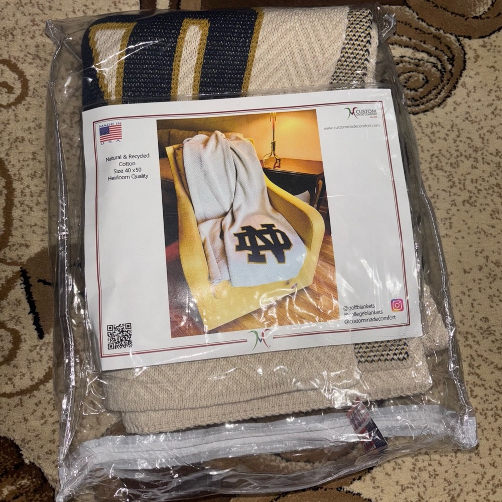 Brand New Notre Dame Throw Blanket / Couch Cover 40x50